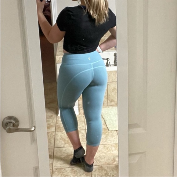 BuffBunny Capris - Picture 2 of 6